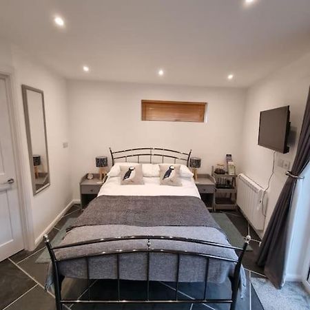 The Den - A Modern, Quirky, Self Contained Unit Apartment Braunton Exterior photo